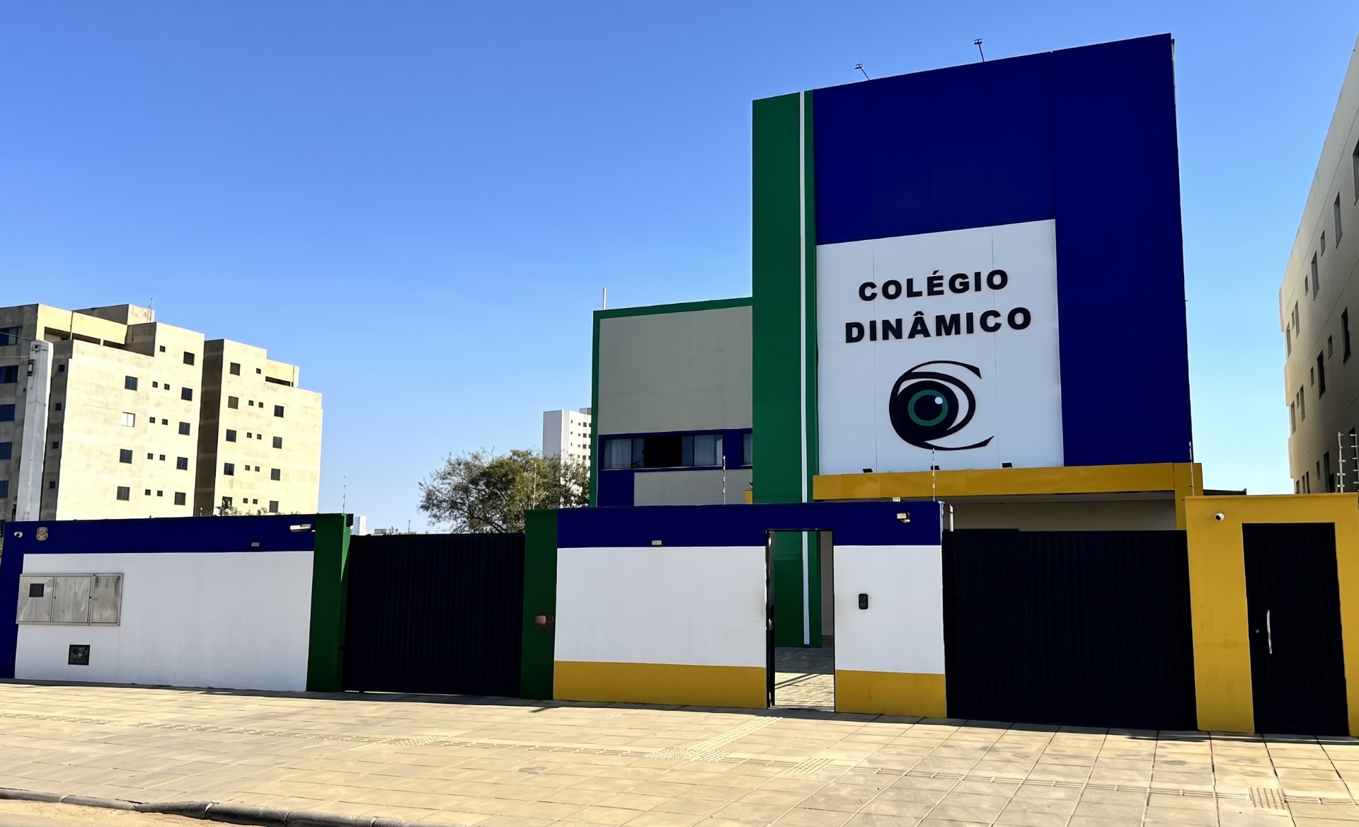 Fachada da Unidade Boa Vista do Colégio Dinâmico em Vitória da Conquista